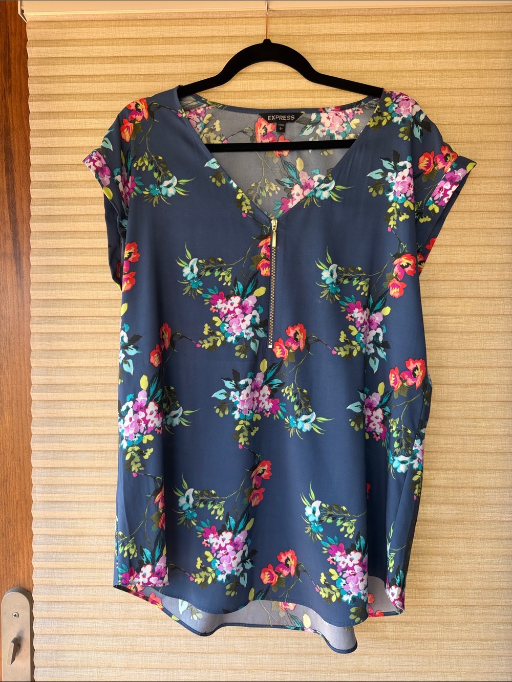 Express Navy Floral V-Neck Zip Blouse size Large